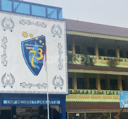 Tragedi di SMP Jakarta Selatan, Seorang Siswa Nekat Melompat dari Lantai Tiga. Sumber Suara.