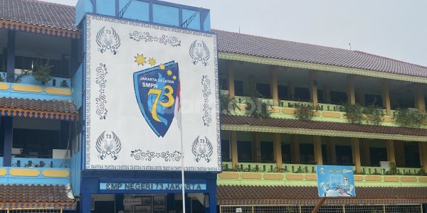 Tragedi di SMP Jakarta Selatan, Seorang Siswa Nekat Melompat dari Lantai Tiga. Sumber Suara.