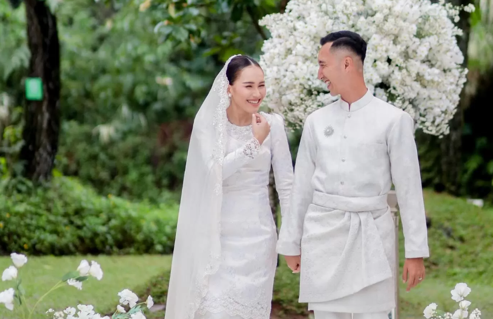 Gagal Menikah, Ayu Ting Ting dan Lettu Fardhana Beda Prinsip. Sumber Promedia.