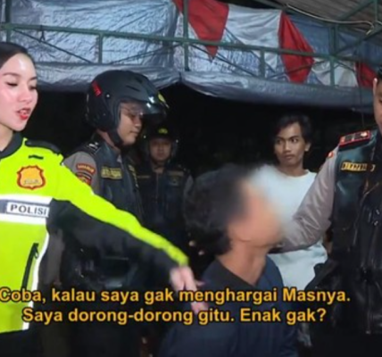 Polisi Ini Dapat Julukan Polwan Sopan Akibat Tegur Pria yang Sedang Makan