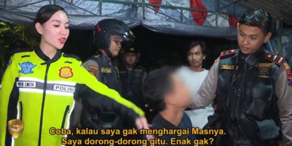 Polisi Ini Dapat Julukan Polwan Sopan Akibat Tegur Pria yang Sedang Makan