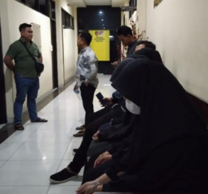 Pelaku Pencabulan Santri di Karawang Melarikan DiriPelaku Pencabulan di Pesantren Karawang Melarikan Diri