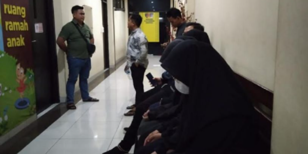 Pelaku Pencabulan Santri di Karawang Melarikan DiriPelaku Pencabulan di Pesantren Karawang Melarikan Diri