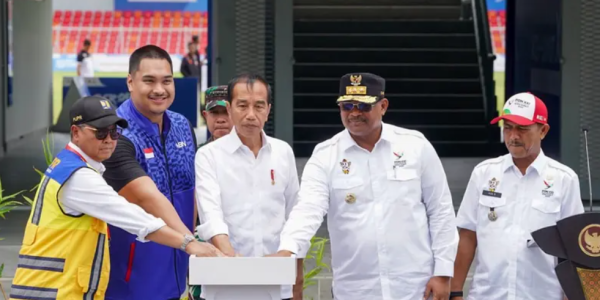 Presiden Joko Widodo (Jokowi) akhirnya angkat bicara soal isu viral venue Pekan Olahraga Nasional (PON) 2024 yang disebut belum selesai dibangun