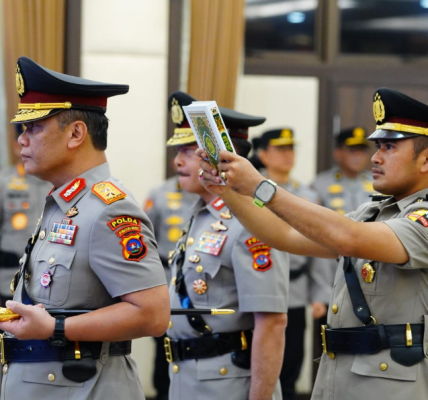 Upacara Laporan Kenaikan Pangkat Polri 1 Januari 2025