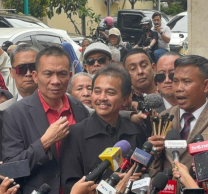 Penyidik Periksa Roy Suryo Cs Selama 9 Jam dalam Kasus Dugaan Ijazah Palsu Jokowi