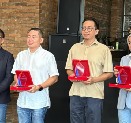 PT Qudo Buana Nawakara Raih Reward di Partner Gathering PT Parastar Echorindo