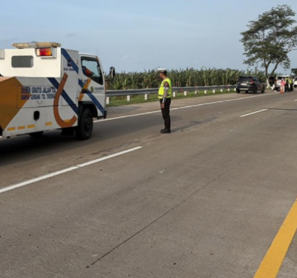 Petugas Sigap Tangani Kecelakaan Bus PO Haryanto di Tol Batang–Semarang, Evakuasi Cepat Cegah Dampak Lebih Luas