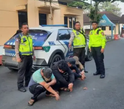 PJR Korlantas Polri Ringkus 4 Pencuri Ban Truk di Tol Tangerang-Merak