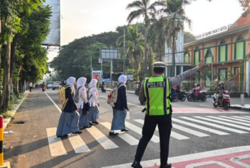 Polantas Jadi Bagian Mobilitas Harian Masyarakat dari Pagi Sampai Malam