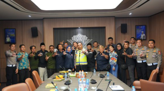 Kakorlantas Dorong Komunitas Ojol Jadi Pelopor Keselamatan Lalu Lintas