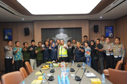 Kakorlantas Dorong Komunitas Ojol Jadi Pelopor Keselamatan Lalu Lintas
