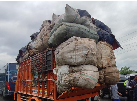 Muatan Berlebih Tingkatkan Risiko Kecelakaan, Keselamatan Transportasi Jadi Sorotan