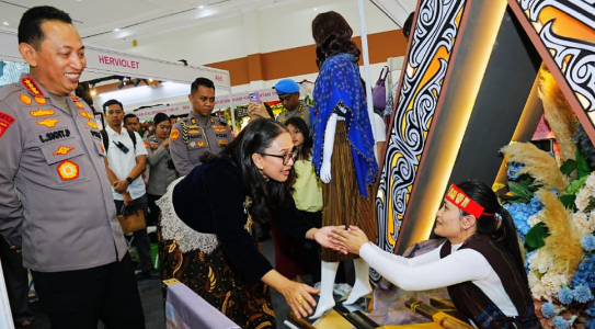 Kapolri Tinjau Bazar Kreasi Bhayangkari Nusantara 2026, Perkuat Dukungan bagi UMKM