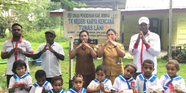 Peduli Generasi Sehat, BMP RI Mimika Bagikan Masker dan Makanan Bergizi untuk Anak Usia Dini