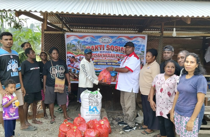 BMP RI DPC Mimika Salurkan 50 Paket Sembako kepada Masyarakat di Distrik Iwaka Kabupaten Mimika