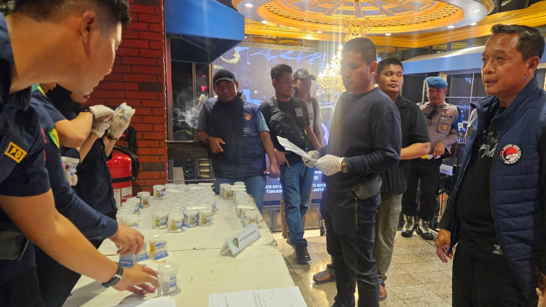 Ditresnarkoba Polda Jatim Razia Tempat Hiburan Malam Surabaya, 20 Pengunjung Positif Narkoba #ReserseBekerja